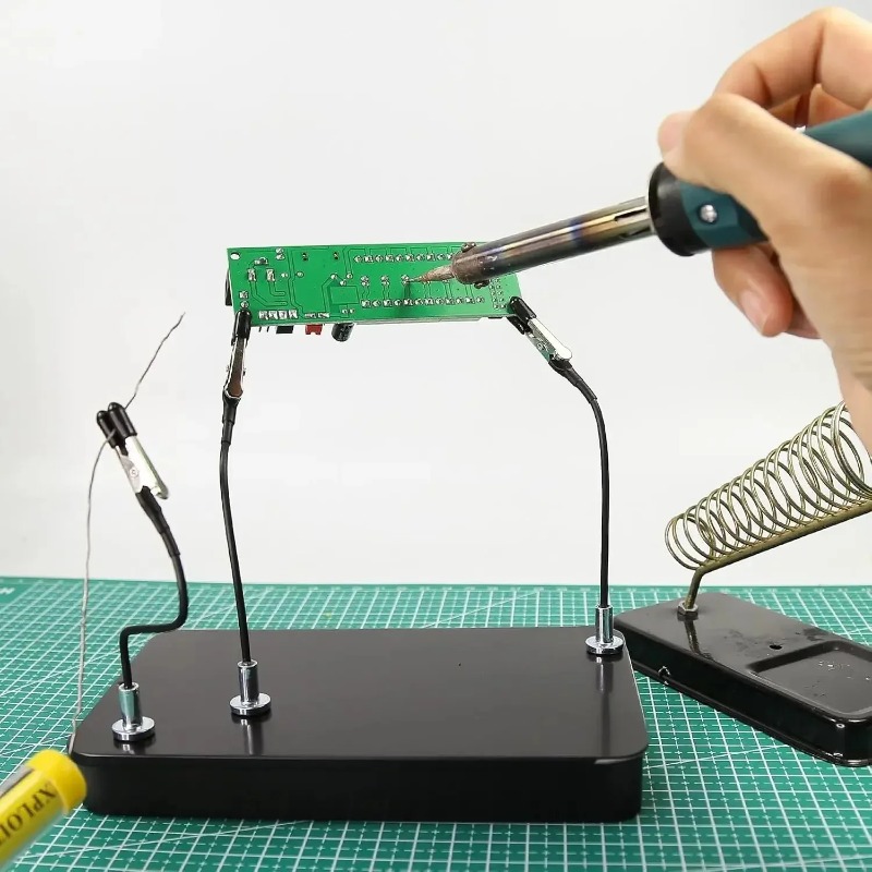 磁気PCBホルダーはんだ付けステーション 12個のフレキシブ - Electronics Repair Hobby のレビューと価格